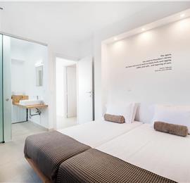 4 bedroom villa with infinity pool and sea view in Perithia, Corfu, sleeps 9